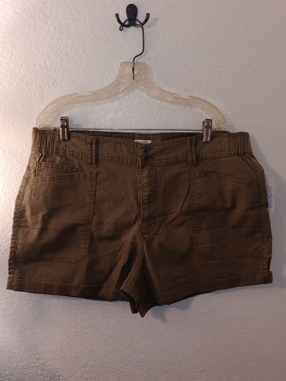 Time and Tru Dried Sage Utility Shorts with Front Pockets